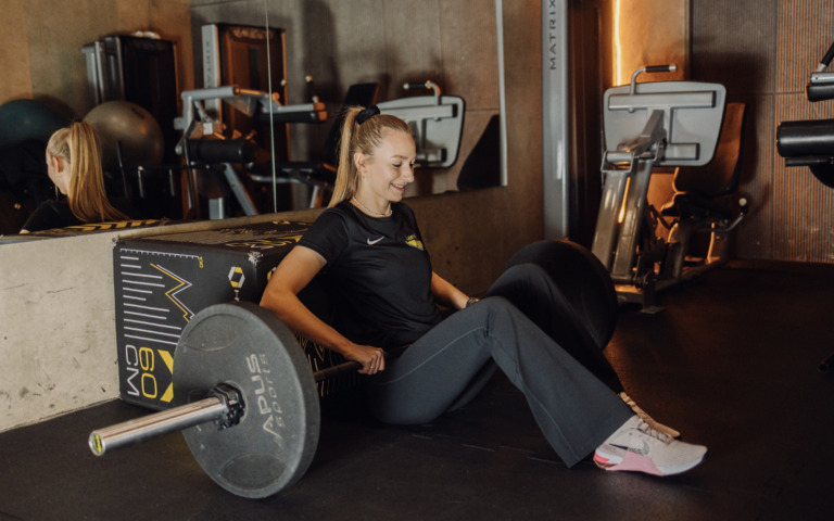 Czy plan treningowy dla kobiety a mężczyzny się czymś różni?